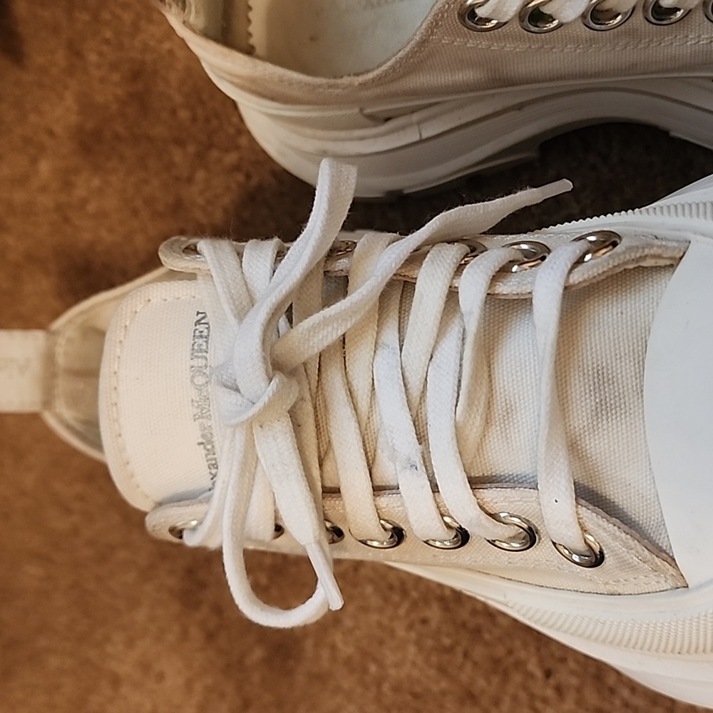 Alexander McQueen Cream Platform Lace-Up Sneakers for Women - Picture 7 of 16